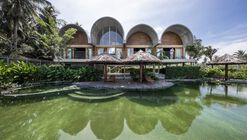 Ben Tre Bungalow  / VTN Architects (Vo Trong Nghia Architects)