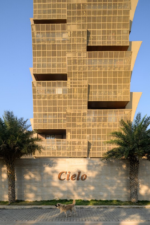 Cielo Apartment / Sanjay Puri Architects Cielo Apartment / Sanjay Puri Architects - Exterior Photography