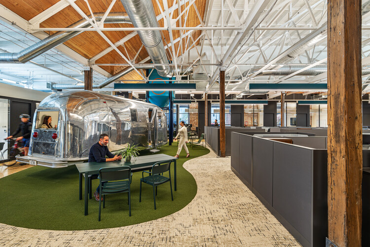 Brown and Crouppen King’s Hill Headquarters / HOK - Interior Photography, Adaptive Reuse, Kitchen, Beam