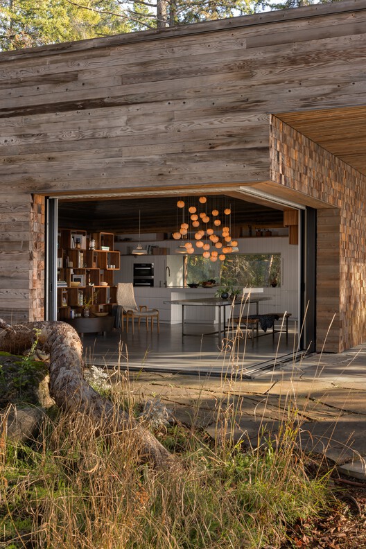 91.0 House / Omer Arbel - Exterior Photography, Wood, Beam