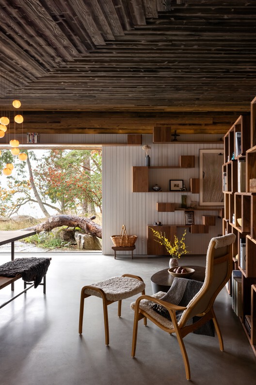 91.0 House / Omer Arbel - Interior Photography, Wood, Table, Chair, Beam