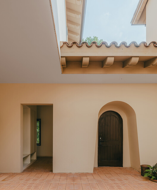 PARENTS’ House / YES.ARCH - Interior Photography, Column