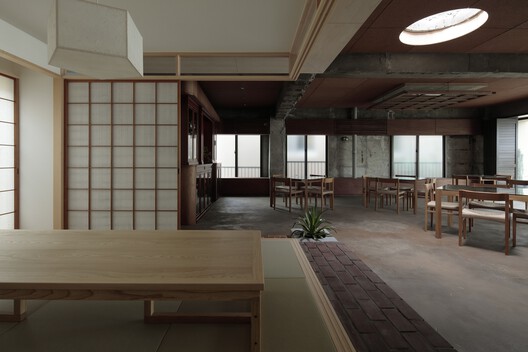 Dining Above the Depot / mtthw - Interior Photography, Wood, Glass, Chair