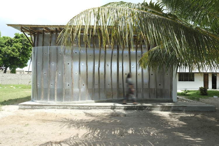 Lei Wa Lakom Library / Parallel Studio - Library