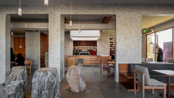 Peacock Hail Cafe / movs studio