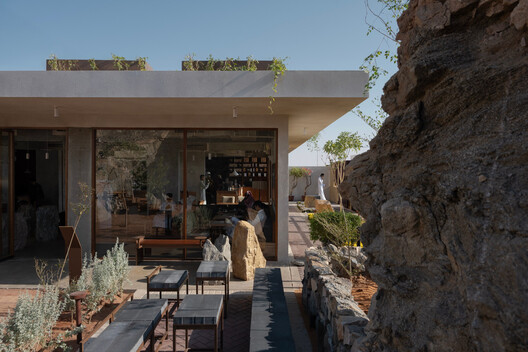 Peacock Hail Cafe / movs studio - Image 4 of 20