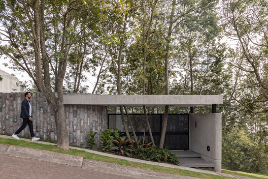 Casa na Floresta /  Gabriel Rivera Arquitectos - Fotografia de Exterior, Madeira, Concreto