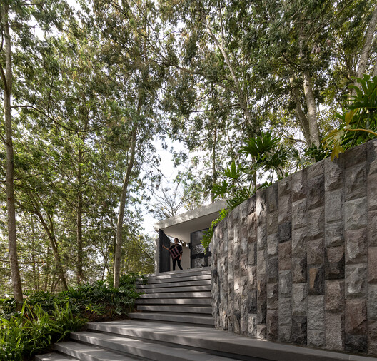 Casa na Floresta /  Gabriel Rivera Arquitectos - Imagem 6 de 29