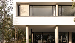 Casa en el Bosque /  Gabriel Rivera Arquitectos