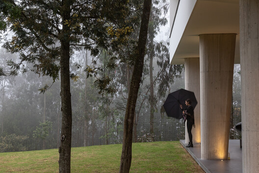 Casa na Floresta /  Gabriel Rivera Arquitectos - Fotografia de Exterior, Madeira, Pilar