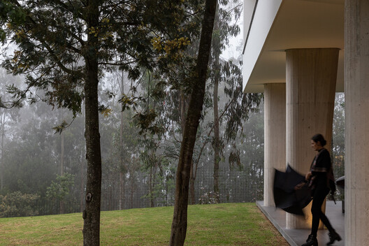 Casa na Floresta /  Gabriel Rivera Arquitectos - Fotografia de Exterior, Concreto