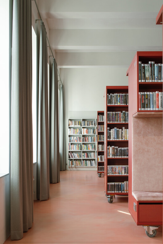 Library in Červený Kostelec / Papundekl Architects - Interior Photography, Closet, Shelving