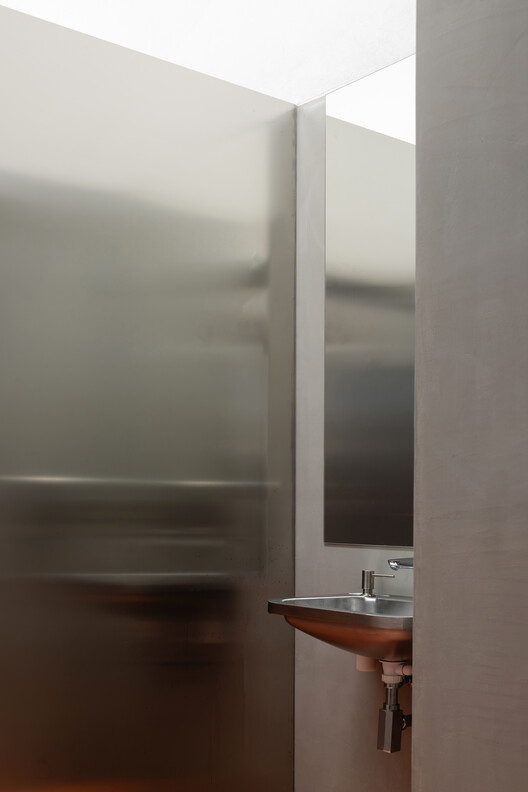 Library in Červený Kostelec / Papundekl Architects - Interior Photography, Bathroom