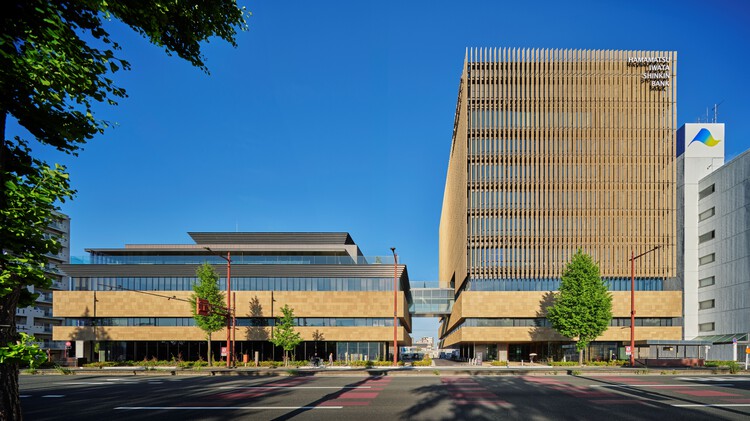 Hamamatsu Iwata Shinkin Bank Head Office and Main Branch / Nikken Sekkei - More Images