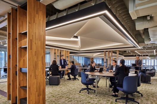 Hamamatsu Iwata Shinkin Bank Head Office and Main Branch / Nikken Sekkei - Interior Photography
