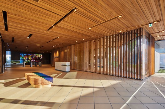 Hamamatsu Iwata Shinkin Bank Head Office and Main Branch / Nikken Sekkei - Image 9 of 28