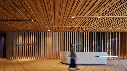 Hamamatsu Iwata Shinkin Bank Head Office and Main Branch / Nikken Sekkei - Interior Photography, Wood, Lighting