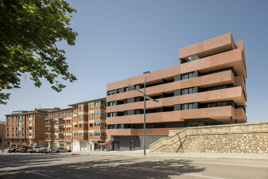 Edificio Magno En Teruel. España / Javier Prieto Arquitectos - Fotografía exterior, Fachada