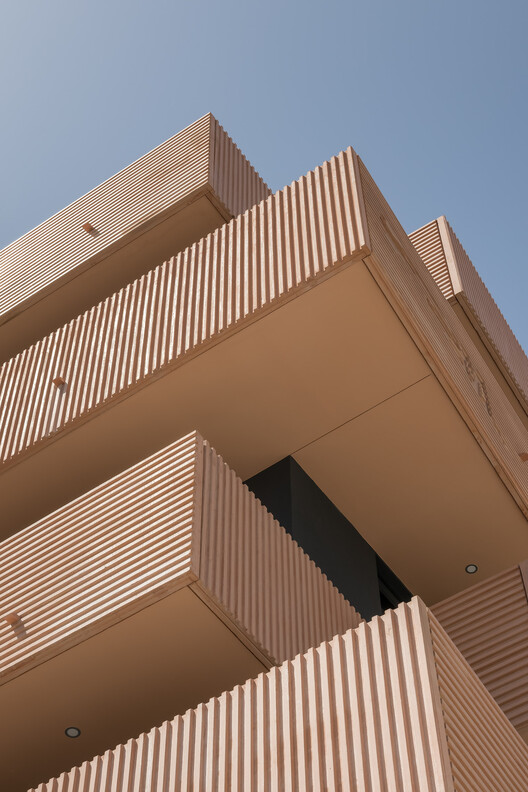 Edificio Magno En Teruel. España / Javier Prieto Arquitectos - Imagen 4 de 31