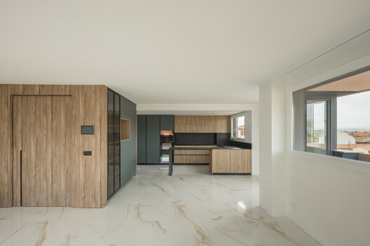 Edificio Magno En Teruel. España / Javier Prieto Arquitectos - Fotografía interior, Cocina, Madera