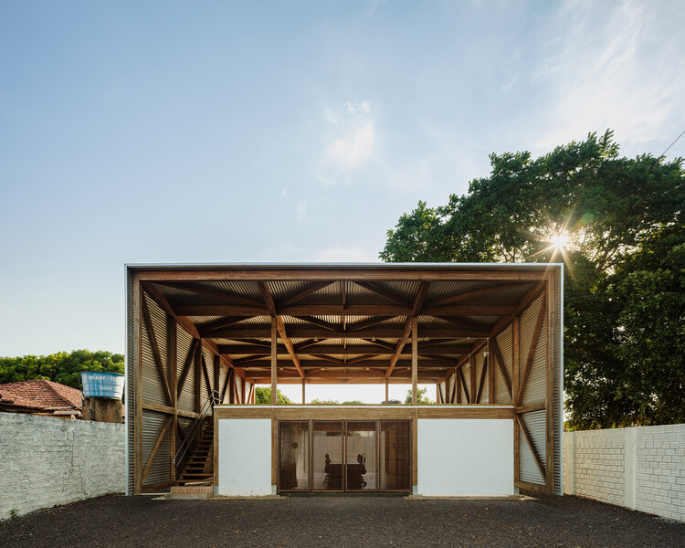 Sede Administrativa de la Asociación Tierra Indígena Xingu / 23 SUL + Santiago D'Ávila - Edificios Institucionales