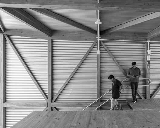 Sede Administrativa de la Asociación Tierra Indígena Xingu / 23 SUL + Santiago D'Ávila - Fotografía interior, Escaleras, Madera