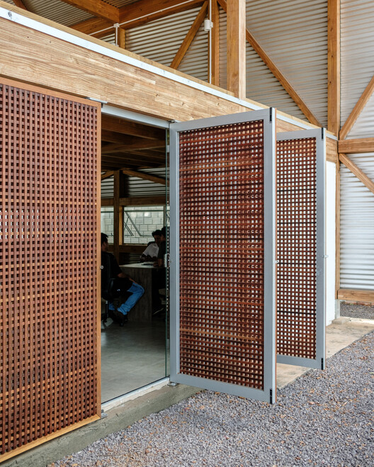 Sede Administrativa de la Asociación Tierra Indígena Xingu / 23 SUL + Santiago D'Ávila - Fotografía interior, Madera