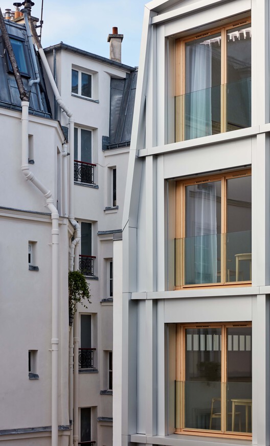 Parking Lot into Social Housing Residence / NZI Architectes - Interior Photography, Balcony