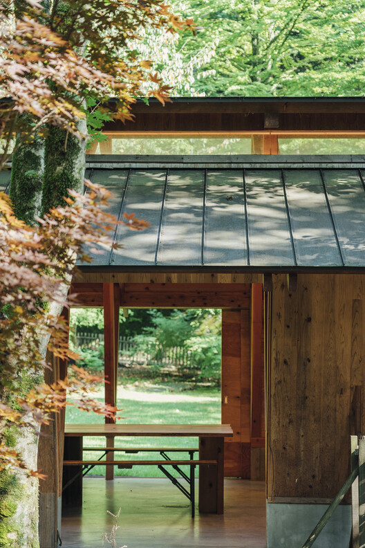 Three Roofs Timber Hall  / OOTT - Image 17 of 28