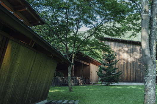 Three Roofs Timber Hall  / OOTT - Exterior Photography, Wood, Garden