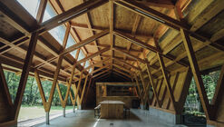 Three Roofs Timber Hall  / OOTT