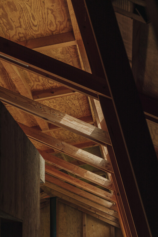 Three Roofs Timber Hall  / OOTT - Image 19 of 28