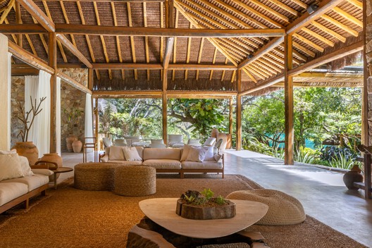 Spa / Angela Castilho Arquitetura e Interiores - Fotografia de Interiores, Sala de Estar, Madeira, Viga, Cadeira