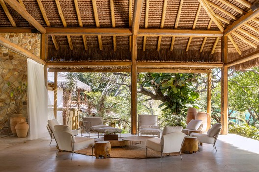 Spa / Angela Castilho Arquitetura e Interiores - Fotografia de Interiores, Sala de Estar, Madeira, Cadeira, Viga