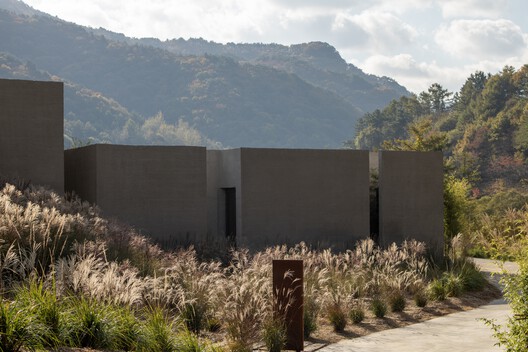 Mugok / 100A associates - Image 12 of 29