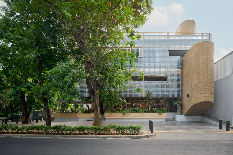 Gunawarman 35 / WOFF - Commercial Architecture