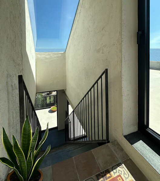 Villa Lava / Nábito Architects - Fotografía interior, Concreto, Escaleras, Barandas, Balcón