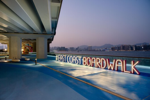 Building at the Edge: New York and Hong Kong’s Competing Waterfront Logics - Image 3 of 20