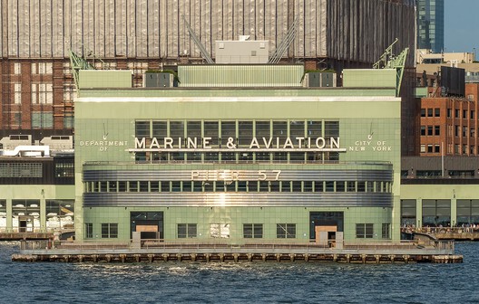 Building at the Edge: New York and Hong Kong’s Competing Waterfront Logics - Image 2 of 20