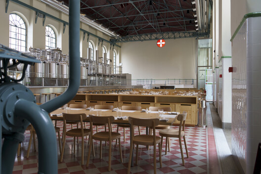 Transformation of the Former Military Maintenance Power Plant into the Browers Beato Microbrewery and Restaurant / Eduardo Souto de Moura + Nuno Graça Moura - Interior Photography, Dining room, Glass, Arcade