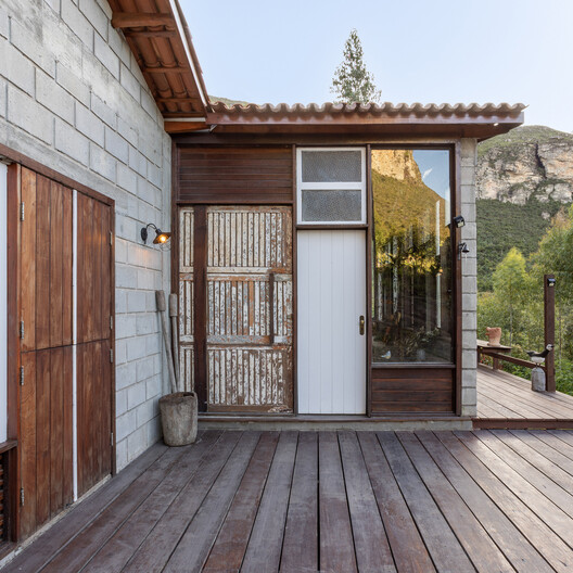 Carcará House / Victoria Nizarala Arquitetura - Exterior Photography, Wood, Door, Deck, Beam