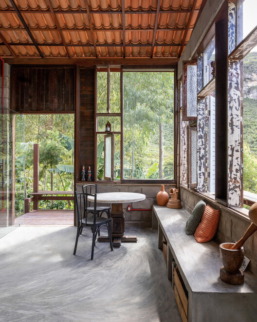 Carcará House / Victoria Nizarala Arquitetura - Interior Photography, Wood, Glass, Chair, Beam