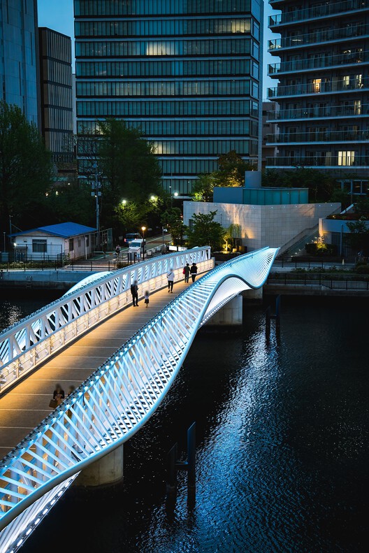 Reimei Kobashi Pedestrian Bridge / Hoshino Architects - Exterior Photography, Pedestrian Bridge, Cityscape