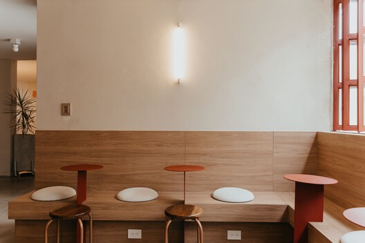 Nola café & cocina / Baral Studio - Fotografía interior, Madera, Mesas, Sillas