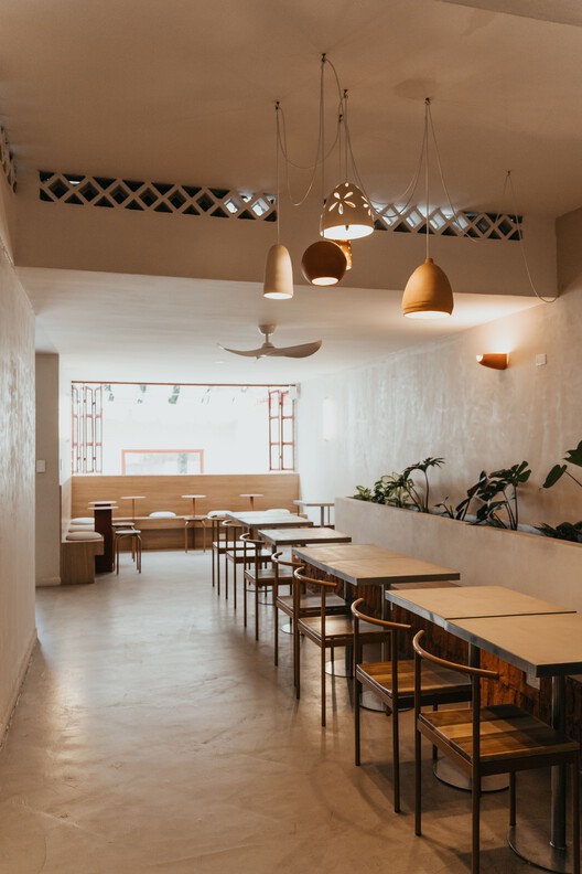 Nola café & cocina / Baral Studio - Fotografía interior, Comedor, Madera, Mesas, Sillas