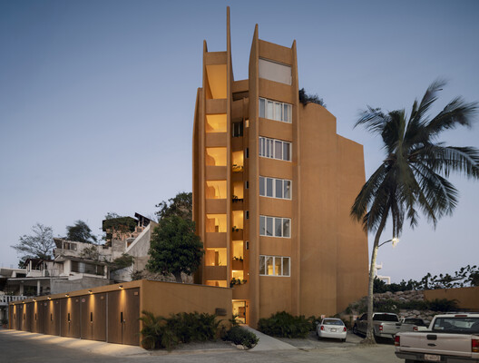 Carpinteros Residential Building / Zozaya Arquitectos - Exterior Photography