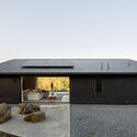 Deep Tones and Natural Roots: 22 Shou Sugi Ban Homes Across the US and Canada - Image 2 of 4