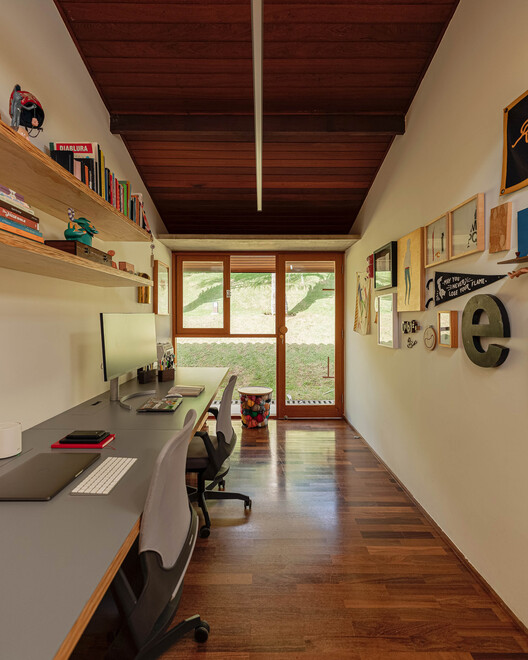 São Roque House / Gema Arquitetura São Roque House / Gema Arquitetura - Interior Photography, Wood, Shelving, Chair