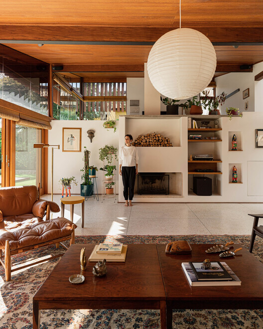 São Roque House / Gema Arquitetura São Roque House / Gema Arquitetura - Interior Photography, Wood, Lighting, Table, Sofa, Chair