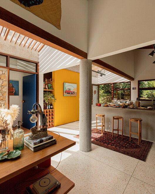 São Roque House / Gema Arquitetura São Roque House / Gema Arquitetura - Interior Photography, Wood, Lighting, Chair, Shelving